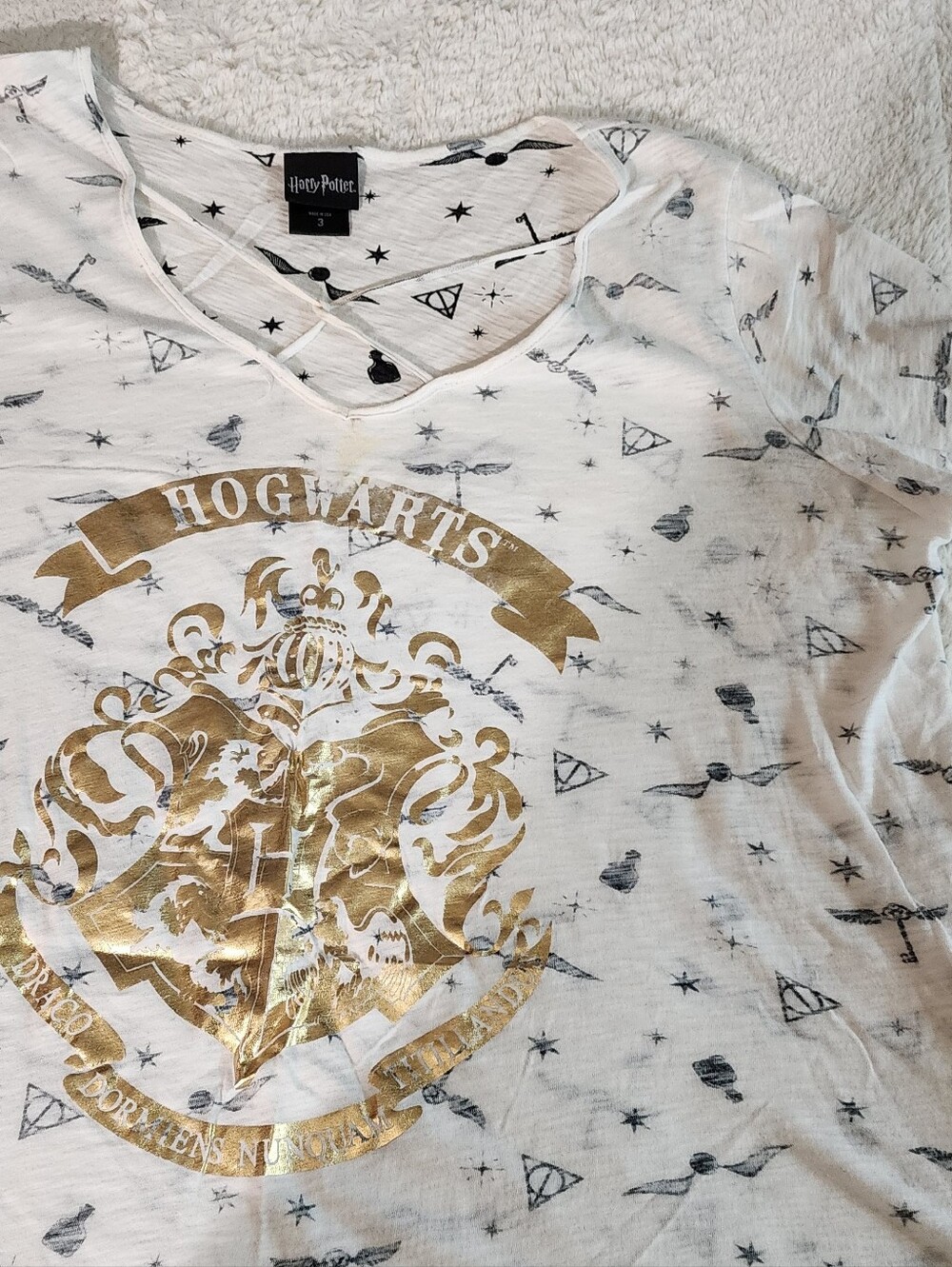 Warner Bros. Womens Hogwarts Crest Tee in White and Gold